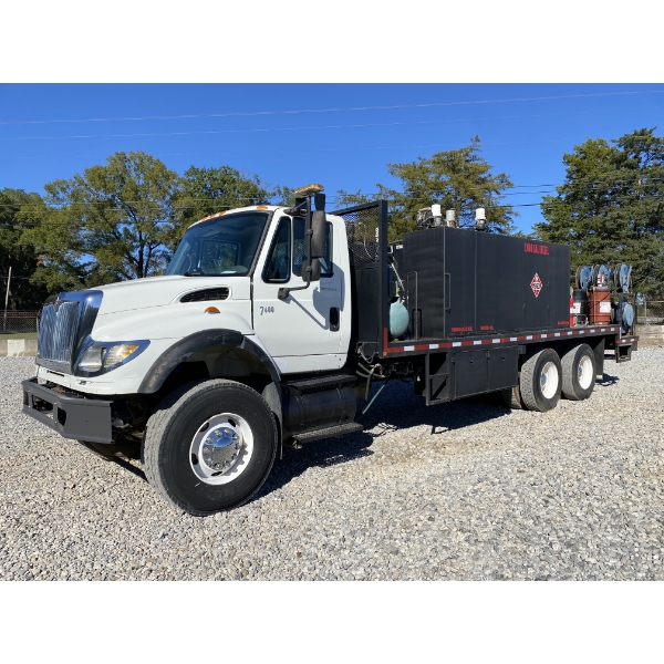 2007 INTERNATIONAL 7600 Fuel / Lube Truck