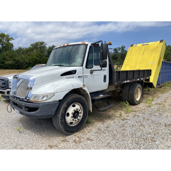 2010 INTERNATIONAL DURASTAR 4300 Flatbed Truck
