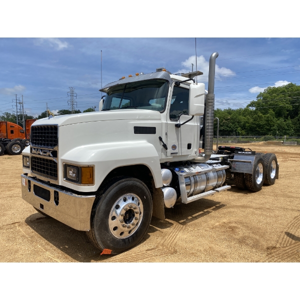 2025 MACK PI64T Day Cab Truck