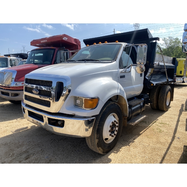 2011 FORD F750 Dump Truck