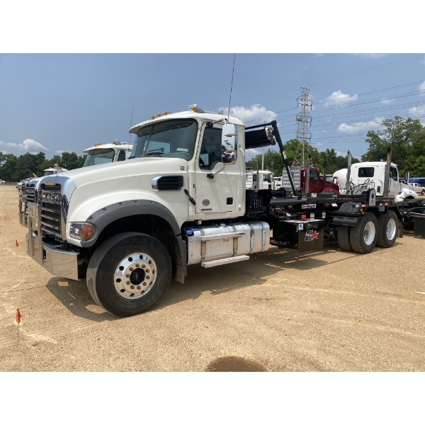 2024 MACK GR64F Roll Off Truck