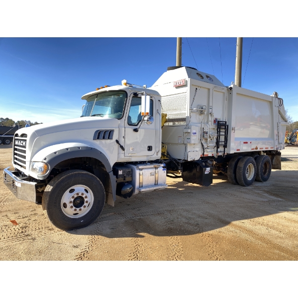 2022 MACK GR64F Garbage / Sanitation Truck