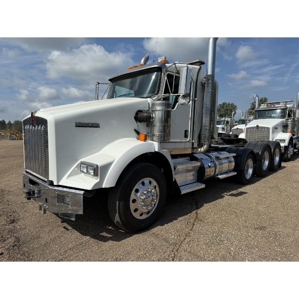 2016 KENWORTH T800 Day Cab Truck