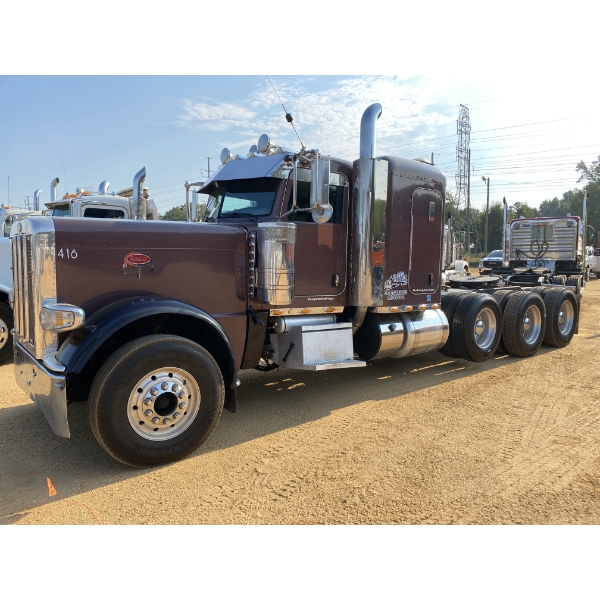 2014 PETERBILT 389 Sleeper Truck