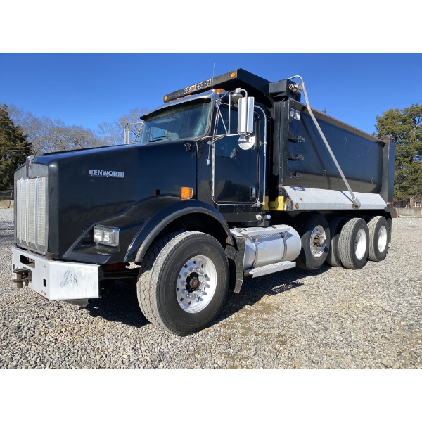 2017 KENWORTH T800 Dump Truck