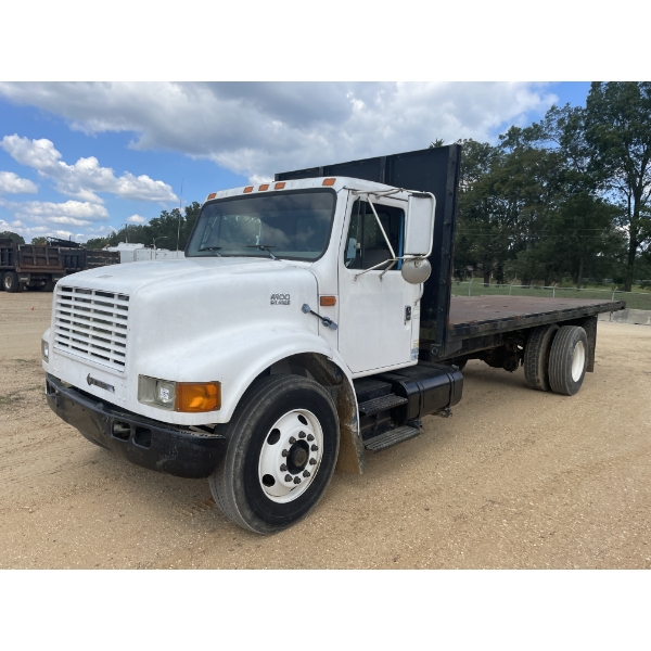 1999 INTERNATIONAL 4900 Flatbed Dump Truck