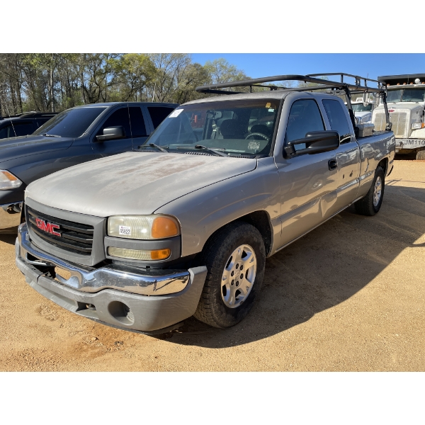 2005 GMC SIERRA Pickup Truck