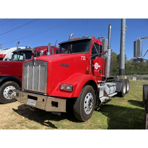 2003 KENWORTH T800 Day Cab Truck