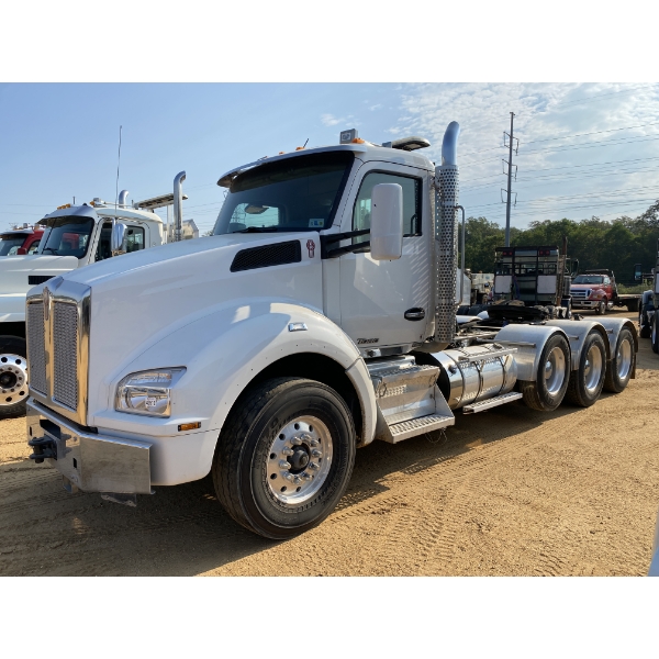 2018 KENWORTH T880 Day Cab Truck