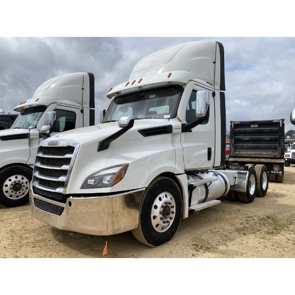 2020 FREIGHTLINER CASCADIA Day Cab Truck