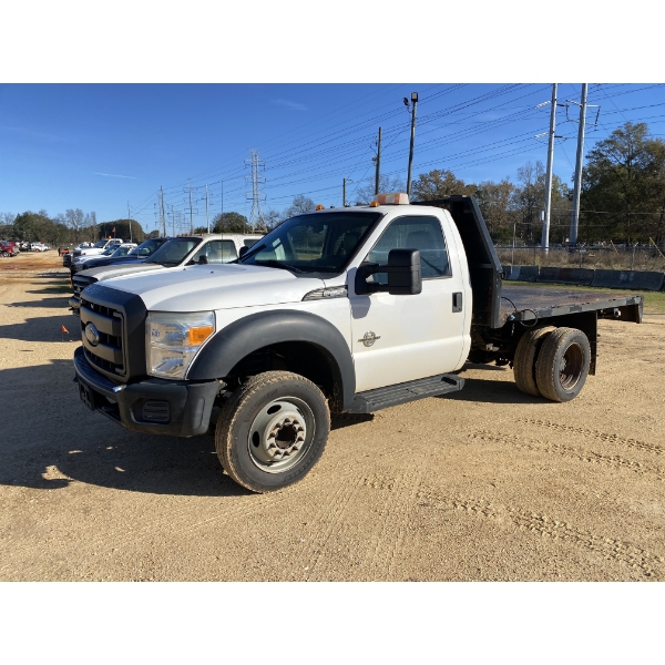 2015 FORD F550 XL Flatbed Truck