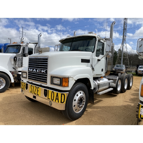 2007 MACK CHN613 Day Cab Truck