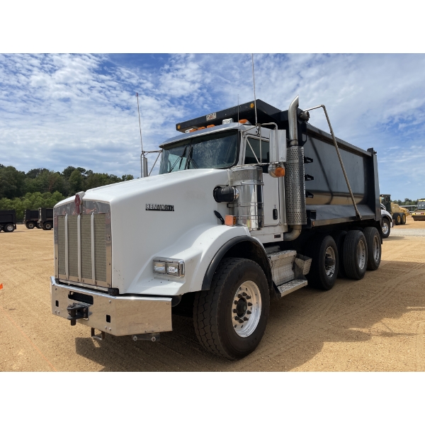 2014 KENWORTH T800 Dump Truck