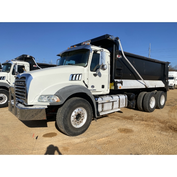 2018 MACK GU813 Dump Truck