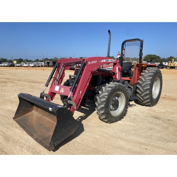 MASSEY FERGUSON 573 Farm Tractor