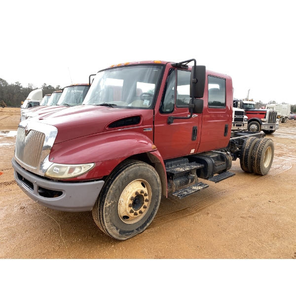 2014 INTERNATIONAL DURASTAR 4400 Cab and Chassis Truck