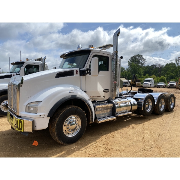 2016 KENWORTH T880 Day Cab Truck