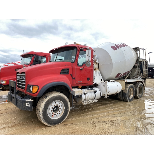 2005 MACK CV713 Concrete Mixer / Pump Truck