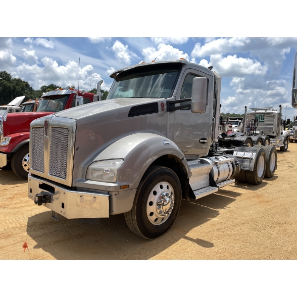 2019 KENWORTH T880 Day Cab Truck
