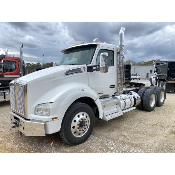 2020 KENWORTH T880 Day Cab Truck