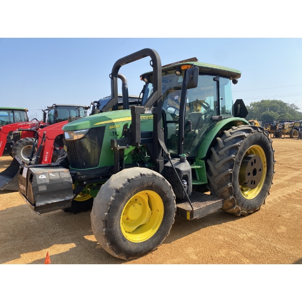 2015 JOHN DEERE 6120E Farm Tractor