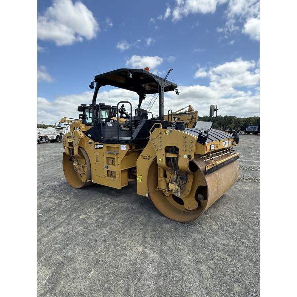 2016 CAT CB66B Roller