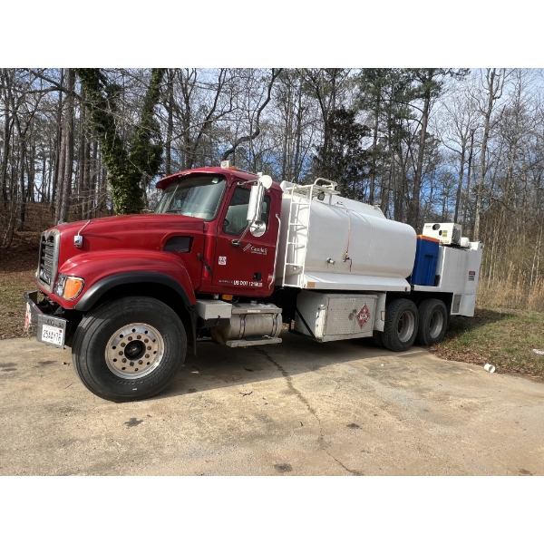 2007 MACK CV713 Fuel / Lube Truck