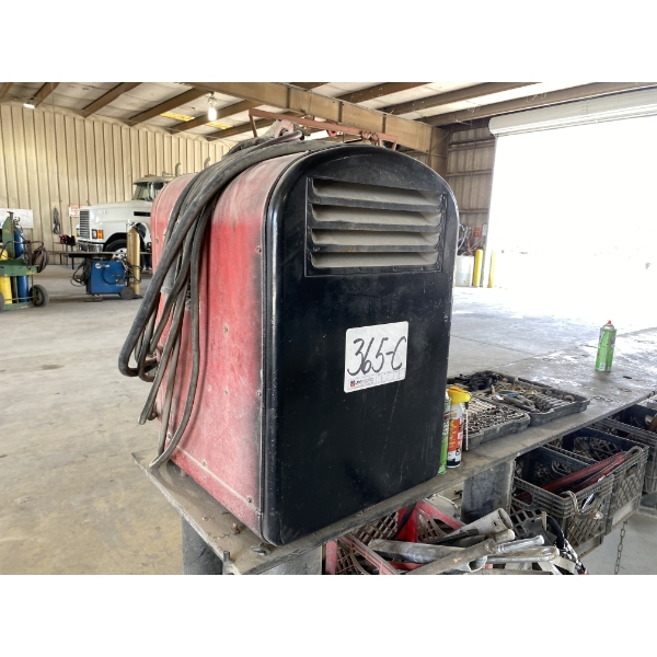 LINCOLN IDEALARC 250 WELDER