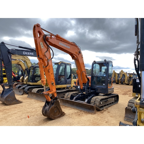 2010 DOOSAN DX80R Excavator - Mini