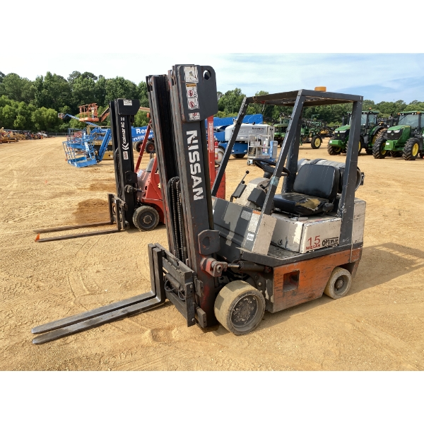 NISSAN 15 Forklift - Mast