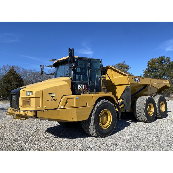 2022 CAT 725 Articulated Truck