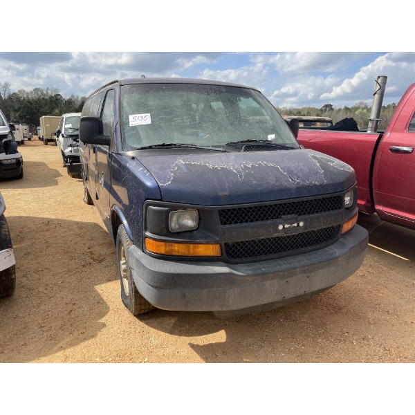 2004 CHEVROLET 3500 Passenger Van