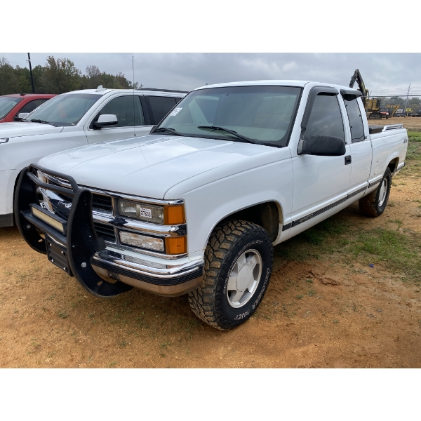 1999 CHEVROLET SILVERADO 1500 Z71 Pickup Truck