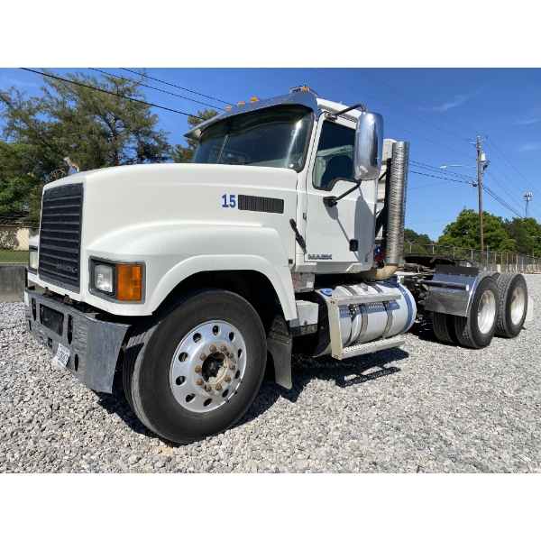 2015 MACK CHU613 Day Cab Truck