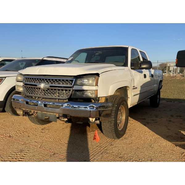 2005 CHEVROLET SILVERADO 2500 LS Pickup Truck
