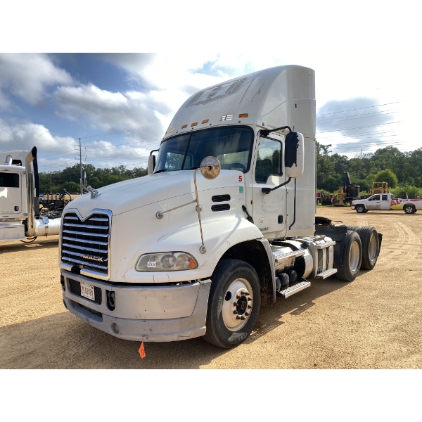 2014 MACK CXU613 Day Cab Truck