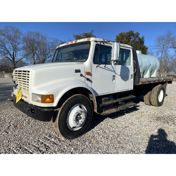 2002 INTERNATIONAL 4700 Flatbed Truck