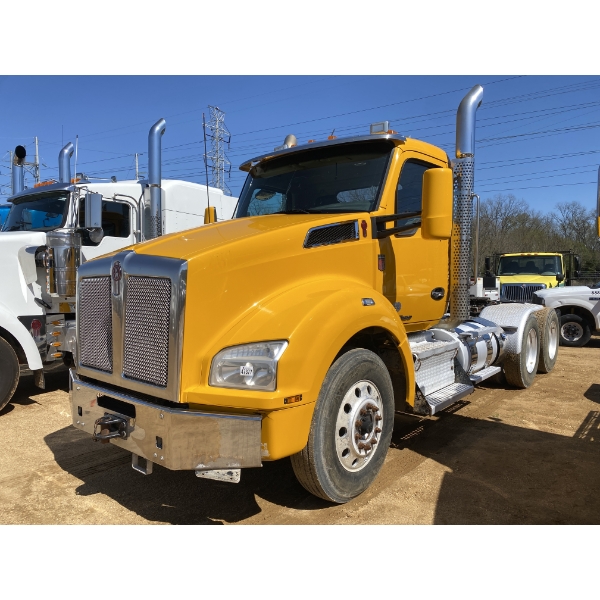 2020 KENWORTH T880 Day Cab Truck