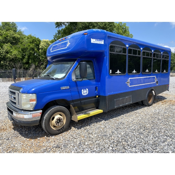 2013 FORD E450 Bus