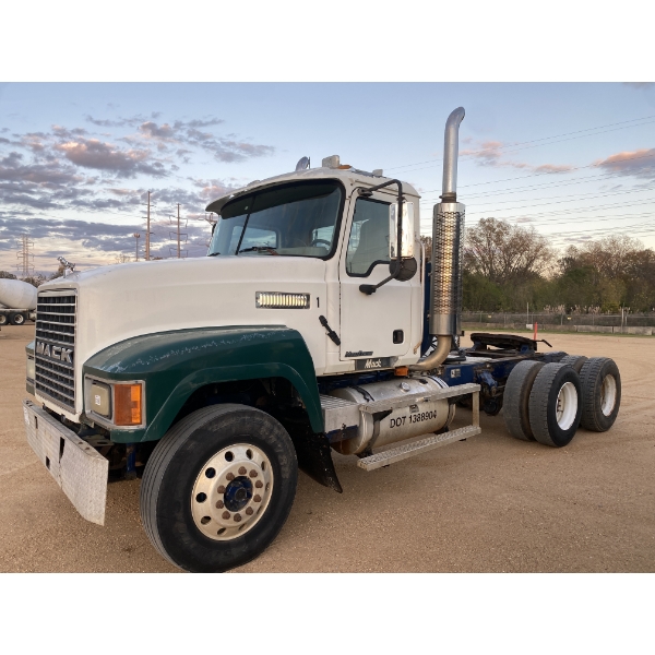 2004 MACK CH613 Day Cab Truck
