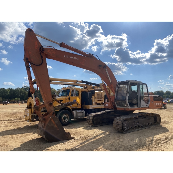 HITACHI EX220-2 Excavator