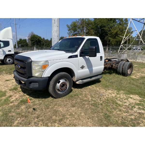 2012 FORD F350 Cab and Chassis Truck