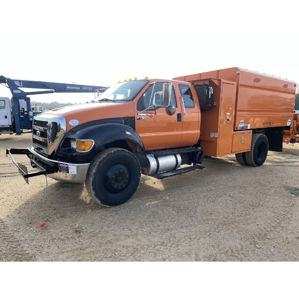 2015 FORD F750 XL Chipper Truck
