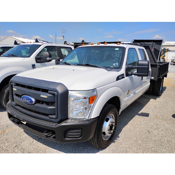 2016 FORD F350 XL Flatbed Truck