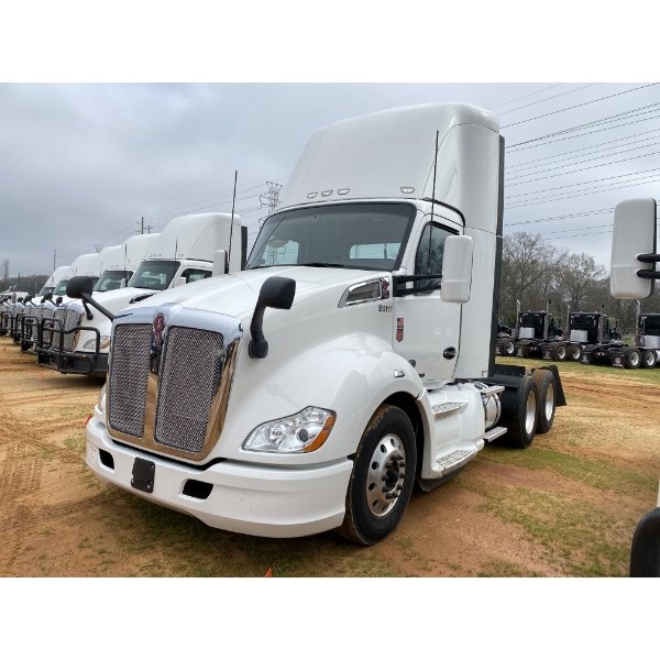 2021 KENWORTH T680 Day Cab Truck