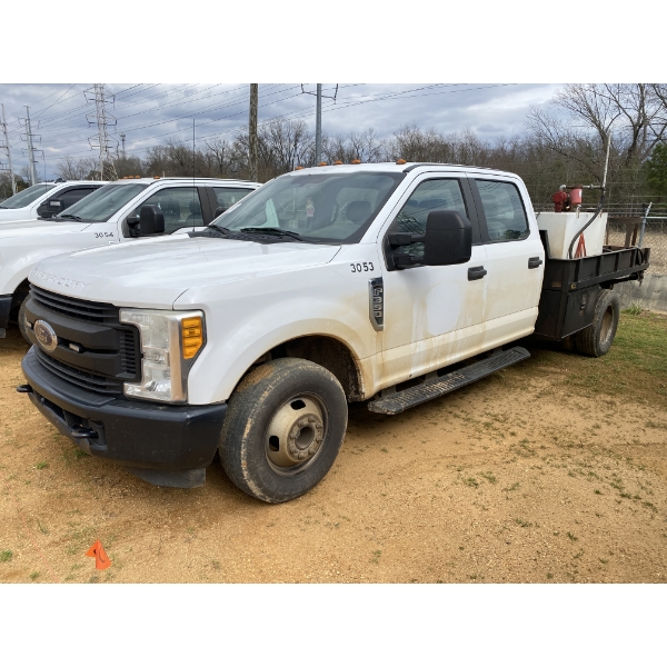 2017 FORD F350 XL Flatbed Truck