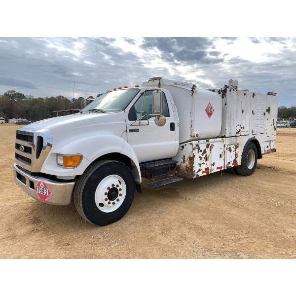 2007 FORD 750 XL Fuel / Lube Truck