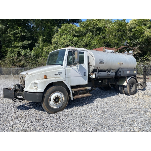 1998 FREIGHTLINER FL70 Asphalt Distributor Truck