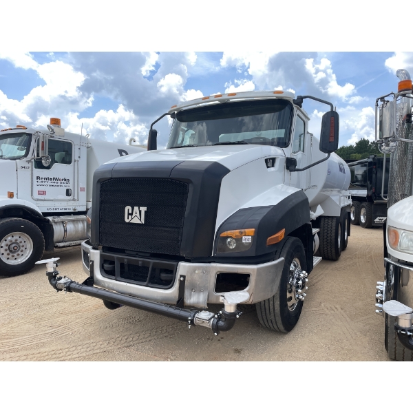 2014 CAT CS660S Water Truck