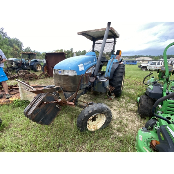 NEW HOLLAND  Farm Tractor